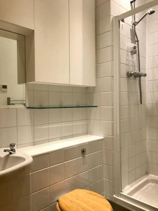 Quiet Kensington Flat Ideal For Central Лондон Экстерьер фото